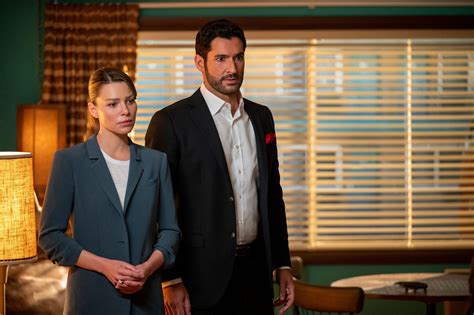 Lucifer Showrunner Explains Why Chloe Stayed on Earth .